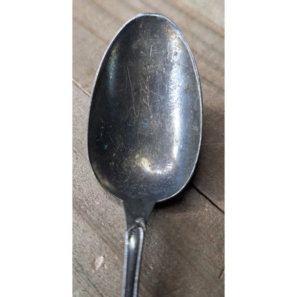 Unbranded vintage souvenir